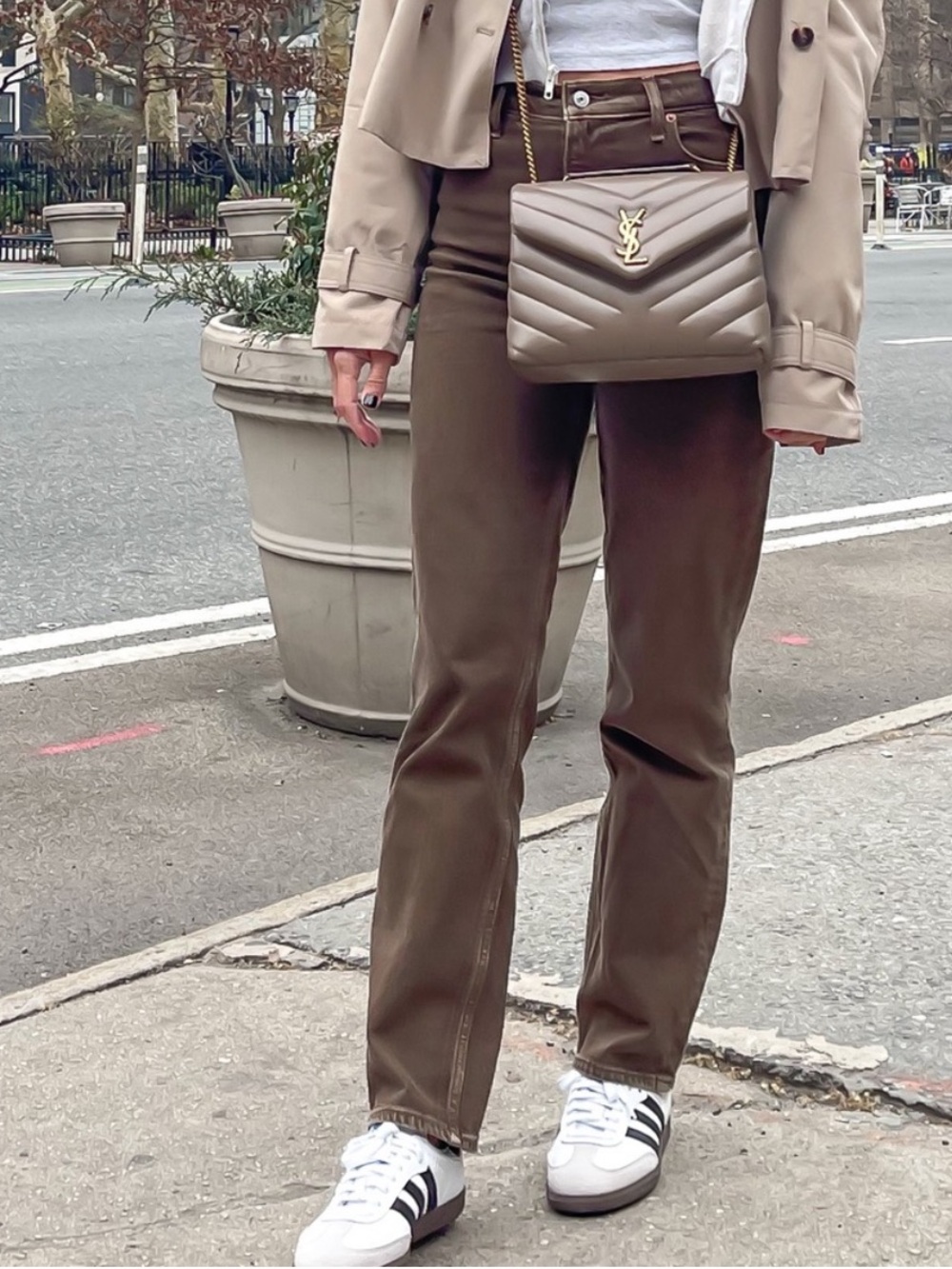 Abercrombie the 90s straight ultra high rise 25 curve love brown